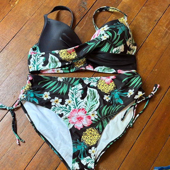 Tropical Bikini - Picture 1 of 6